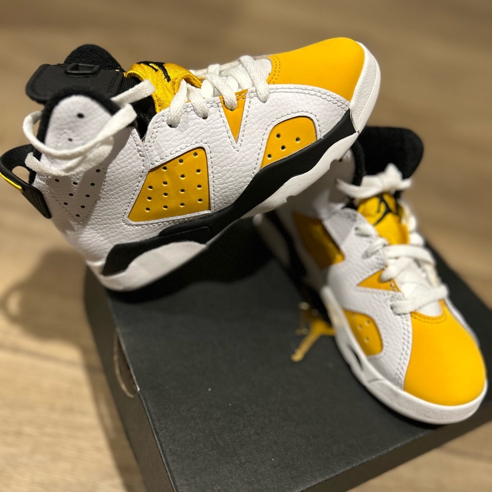 Jordan 6 Retro (PS) Yellow and White Sneakers 11c